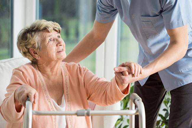 پرستاری از سالمند در منزل-آسان درمان